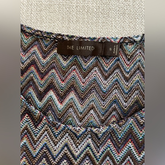 The Limited Multi Colored Cap Sleeve Top Blouse. Size Small - Picture 7 of 12